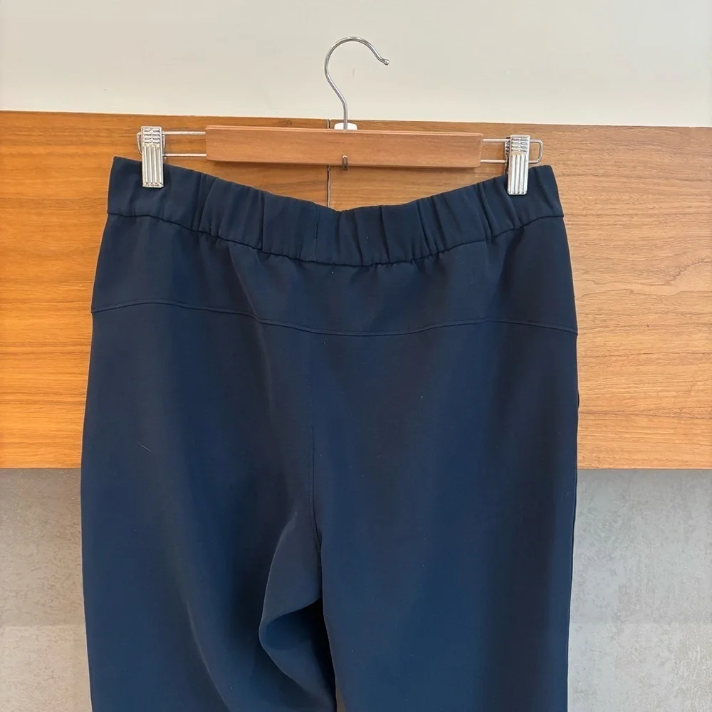 Lululemon On The Fly Jogger,‎ Size 8